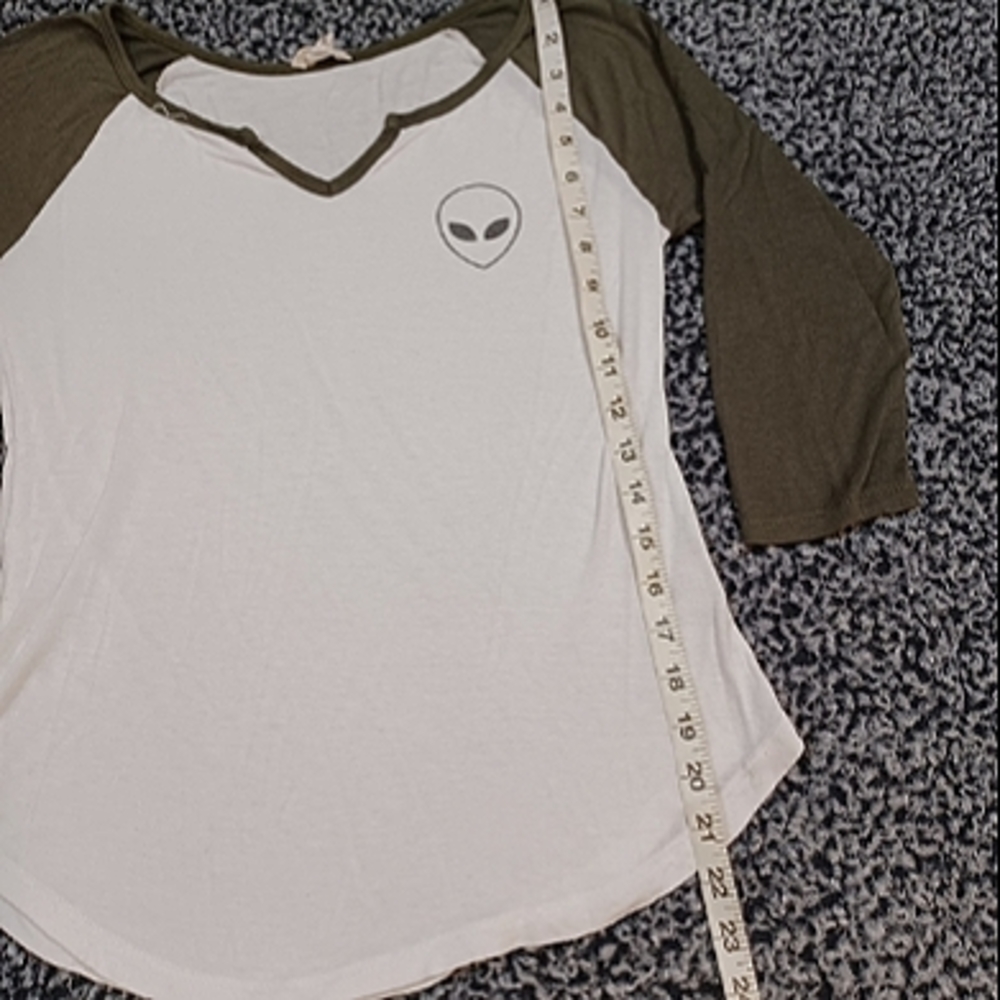 Trillium Alien Raglan Shirt - Picture 5 of 9